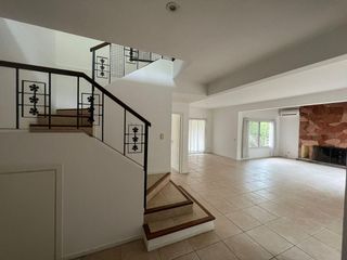 Foto 5 de Casa en  Alquiler Anual con pileta en Santa Catalina Villanueva