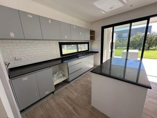 Foto 6 de Casa a estrenar en el barrio Los Eucaliptos - Harás Santa Maria