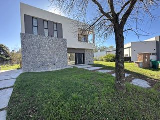 Foto 3 de Casa a estrenar en el barrio Los Eucaliptos - Harás Santa Maria