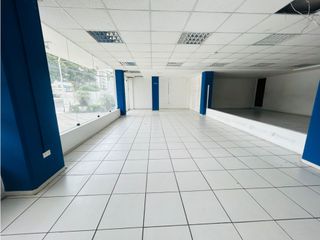 Foto 14 de La Pradera, Local Comercial en Renta, 390m2, 4 Ambientes