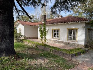 Foto 2 de Casa en  Alquiler - Hermosa propiedad con añosos árboles y amplio jardín