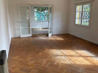 Foto 7 de Casa en  Alquiler - Hermosa propiedad con añosos árboles y amplio jardín