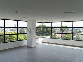 Foto 3 de Ejor. Impulsa tu negocio desde lo más alto: oficina en venta en Ceibos