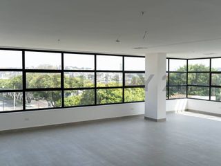 Foto 4 de Ejor. Impulsa tu negocio desde lo más alto: oficina en venta en Ceibos
