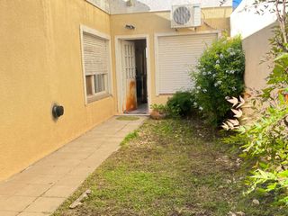 Foto 1 de Casa Interna en venta de 2 D 2 B patio Nicaragua al 1000 Bº UNS U$S 65.000