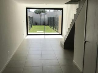 Foto 4 de VENTA TRIPLEX 4 AMBIENTES A ESTRENAR. APTO CREDITO.