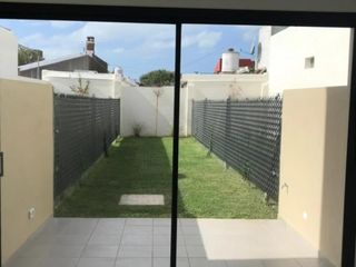 Foto 5 de VENTA TRIPLEX 4 AMBIENTES A ESTRENAR. APTO CREDITO.