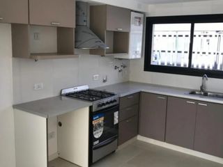 Foto 2 de VENTA TRIPLEX 4 AMBIENTES A ESTRENAR. APTO CREDITO.