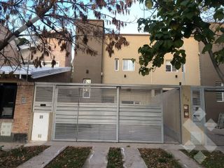 Foto 1 de Venta de dúplex  3 dorm. Centenario - Neuquén