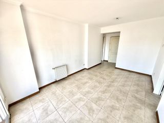 Foto 5 de Departamento Dos Ambientes con cochera a metros de la estación de Lomas de Zamora