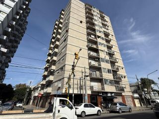 Foto 2 de Departamento en  Venta 2 amb. al Frente c/ balcon - Apto Credito