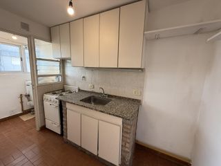 Foto 8 de Departamento en  Venta 2 amb. al Frente c/ balcon - Apto Credito