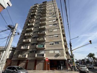 Foto 1 de Departamento en  Venta 2 amb. al Frente c/ balcon - Apto Credito