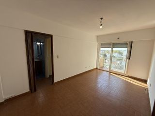 Foto 5 de Departamento en  Venta 2 amb. al Frente c/ balcon - Apto Credito