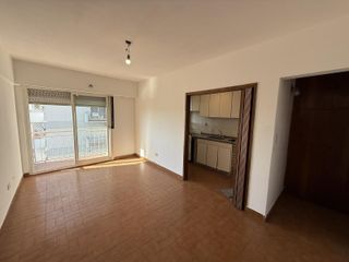 Foto 6 de Departamento en  Venta 2 amb. al Frente c/ balcon - Apto Credito