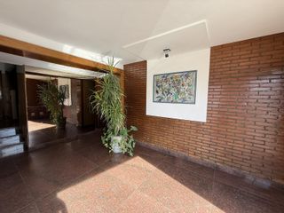 Foto 4 de Departamento en  Venta 2 amb. al Frente c/ balcon - Apto Credito