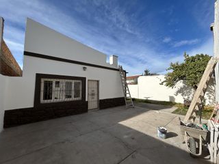 Foto 2 de Casa de 3 dormitorios en Av. Balloffet al 300