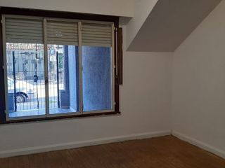Foto 2 de Alquiler Uso comercial c 3 ambientes Rawson 2400