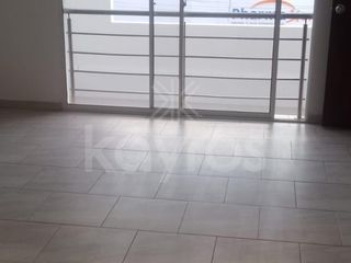 Foto 3 de Venta de local con apartamento en Planeta Rica: 4 habitaciones, garaje, terraza, estudio y espacio para tu propio negocio