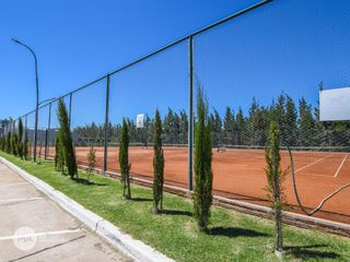 Foto 11 de Casa 4 Dormitorios-Av. Fuerza Aérea 1500-Funes | Alquiler