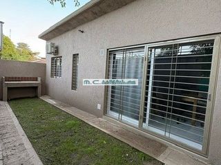 Foto 2 de AT153. IMPECABLES C/ AIRE ACONDICIONADO.COCHERA.EXCELENTE UBICACION (4PAX).
