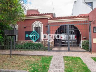 Foto 2 de Casa en venta de 3 dormitorios con cochera en Grand Bourg
