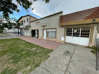 Foto 1 de Casa, local comercial y departamento sobre avenida en venta-San Rafael