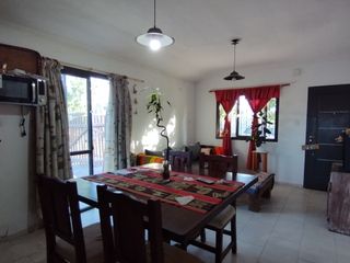 Foto 2 de OPORTUNIDAD!! 2 Casas en venta, excelente ubicación - Loteo Viñuela
