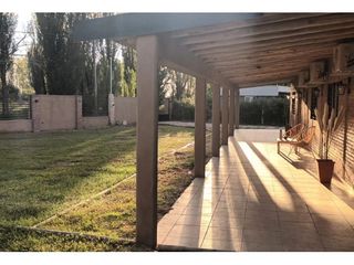 Foto 1 de Hermosa Casa, quincho y pileta En Venta - Las Paredes