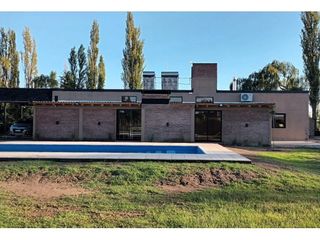 Foto 8 de Hermosa Casa, quincho y pileta En Venta - Las Paredes