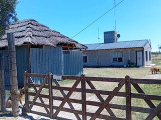 Foto 1 de Casa con quincho en venta -Las Paredes
