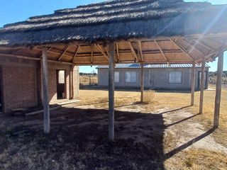 Foto 2 de Casa con quincho en venta -Las Paredes
