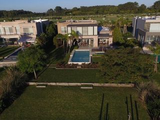 Foto 34 de Lencke vende - excelente casa en Albanueva