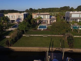 Foto 37 de Lencke vende - excelente casa en Albanueva