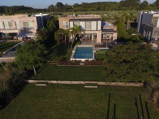 Foto 38 de Lencke vende - excelente casa en Albanueva