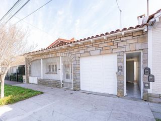 Foto 1 de CASA EN CHAUVIN OPORTUNIDAD IDEAL EMPRENDIMIENTO COMERCIAL