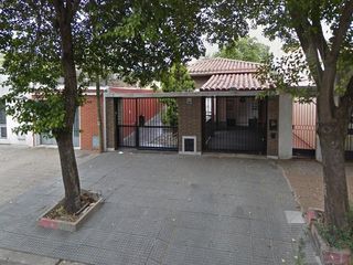 Foto 2 de Alquiler Casa Rosario - Barrio Cura - Quincho Pileta - 4 Dormitorios - Cochera