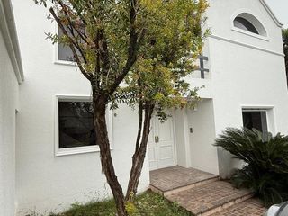 Foto 1 de Casa en  alquiler Lomas de la Carolina