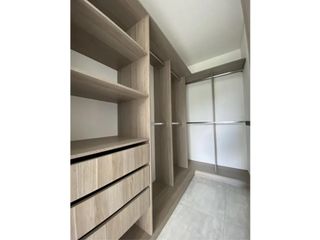Foto 5 de Se arrienda apartaestudio en la Av. Centenario.