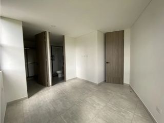 Foto 4 de Se arrienda apartaestudio en la Av. Centenario.