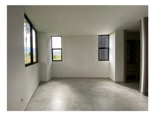 Foto 3 de Se arrienda apartaestudio en la Av. Centenario.