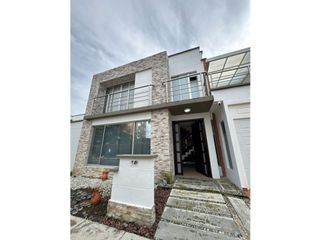 Foto 2 de Hermosa casa en venta en unidad cerrada