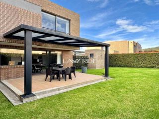 Foto 1 de Acogedora Casa Colibrí con Amplio Lote, Excelente Ubicación