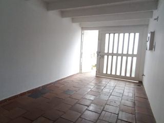 Foto 3 de En arriendo casa de dos niveles en Normandía, Bogotá