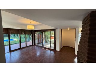 Foto 12 de ALQUILER RESIDENCIA DE CATEGORA CON PISCINA EN BARRIO LA FLORIDA