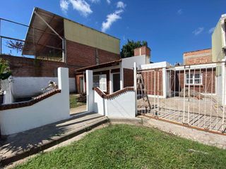 Foto 1 de Casa en venta de 2 dormitorios c/ cochera en Lujan