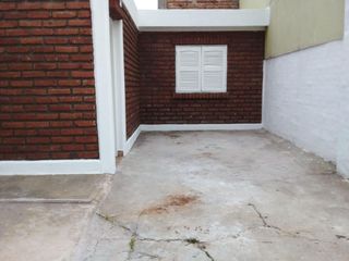 Foto 4 de Casa en venta de 2 dormitorios c/ cochera en Lujan