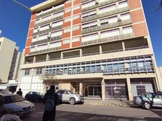 Foto 1 de Departamento en alquiler de 3 dormitorios c/ cochera en Centro