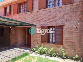 Foto 2 de Casa en venta 270 m2 en Tres Cerritos