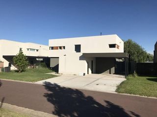 Foto 1 de Venta Casa 6 Amb Vista Interna en Las Liebres
